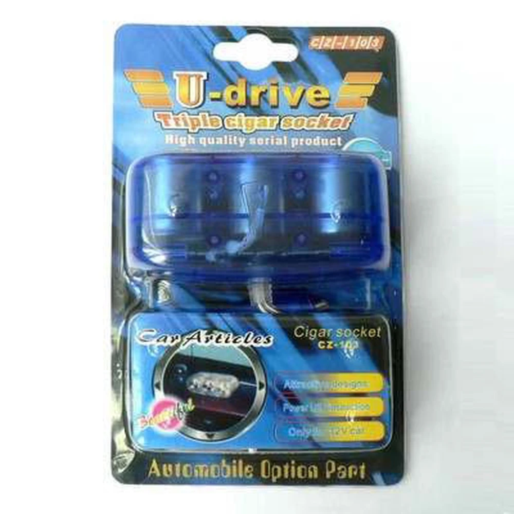 Adaptador mechero coche triple instalado en vehículo