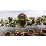 Caja con surtido de 220 piezas de tuercas verticales galvanizadas