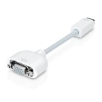 Adaptador Mini DVI a VGA conectado a un ordenador y monitor VGA