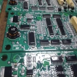 Envase de 400 ml de protector acrílico en spray para electrónica Ausbond® Plasticote 80