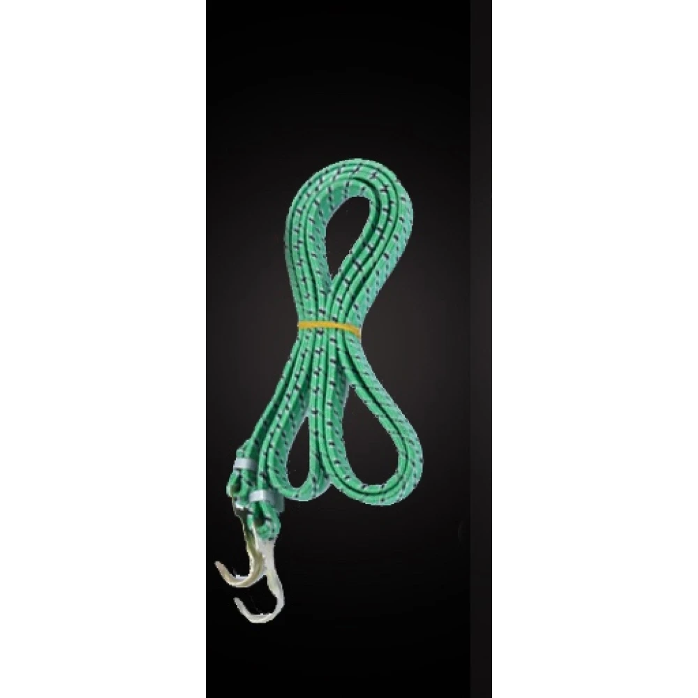 Detalle de la cerradura con llave del baúl portacasco bicicleta