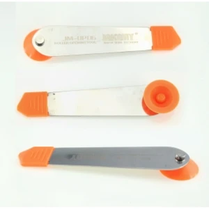 Outil d’ouverture métallique avec rouleau rotatif pour tablettes et smartphones