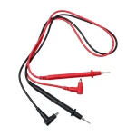 Detalle de pantalla retroiluminada del multímetro OBDEMOTO 2900A