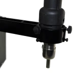 Vista lateral del soporte para pistola de calor Mlink en taller de reparación